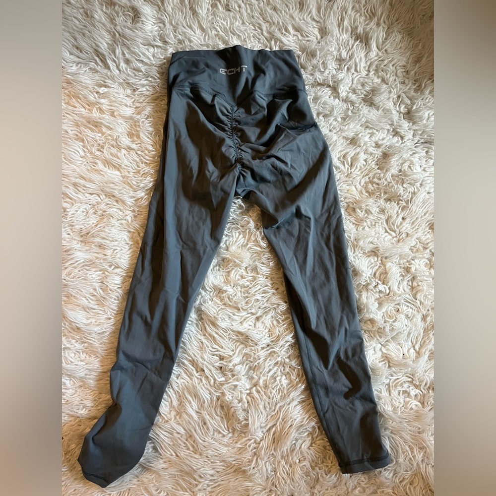 Scrunched-back leggings